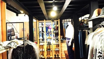 Queen Shop 台南旗艦門市 - 台南市