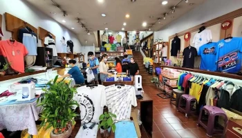 爱一男饰学生服商行 - Yilan County, Luodong Township