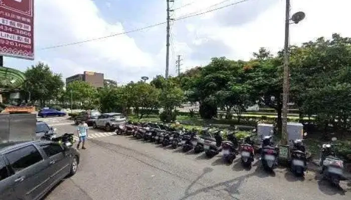 Ai Xin Lian Meng Sheng Xian Chao Shi  Zhong Yuan Dian Jie Jing He 360 Du Quan Jing Zhao - Taoyuan City, Zhongli District