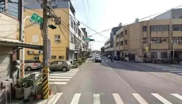 Hong Yi Wu Jin Shi Pin Bai Huo Xing Quan Bu - Changhua County, Hemei Township