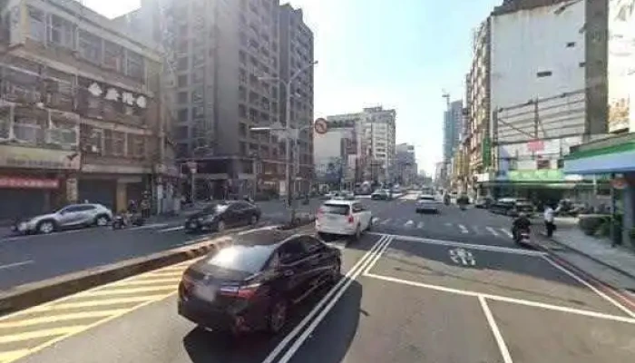 Huang Jia Jing Pin Fu Shi Jie Jing He 360 Du Quan Jing Zhao - Taichung City, North District