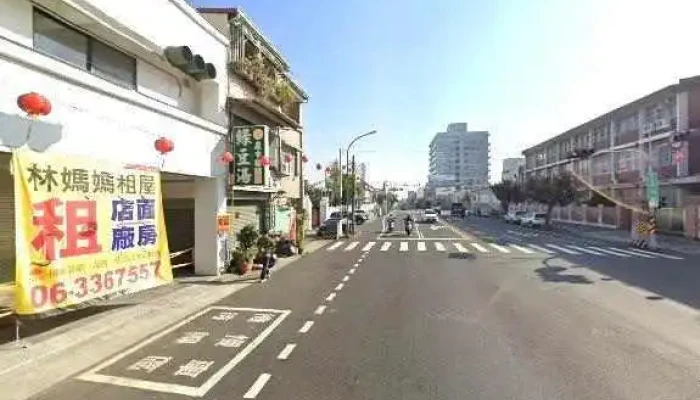 Jia Le Fu Bian Li Gou Tai Nan Yu Nong Dian Jie Jing He 360 Du Quan Jing Zhao - Tainan City, East District