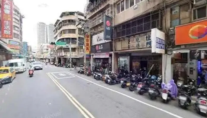 Jia Le Fu Chao Shi Ban Qiao Si Wei Dian Jie Jing He 360 Du Quan Jing Zhao - New Taipei City, Banqiao District