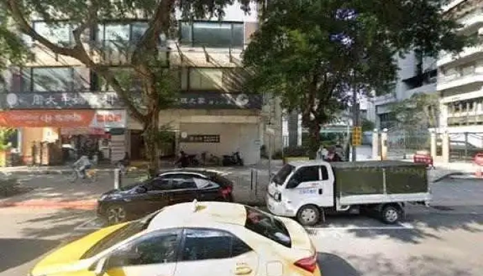 Jia Le Fu Chao Shi Da An Dun Hua Nan Dian Jie Jing He 360 Du Quan Jing Zhao - Taipei City, Da’an District