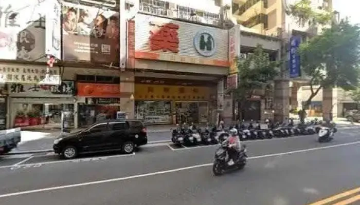 Jia Le Fu Chao Shi Nan Tun Li Ming Dian Jie Jing He 360 Du Quan Jing Zhao - Taichung City, Nantun District