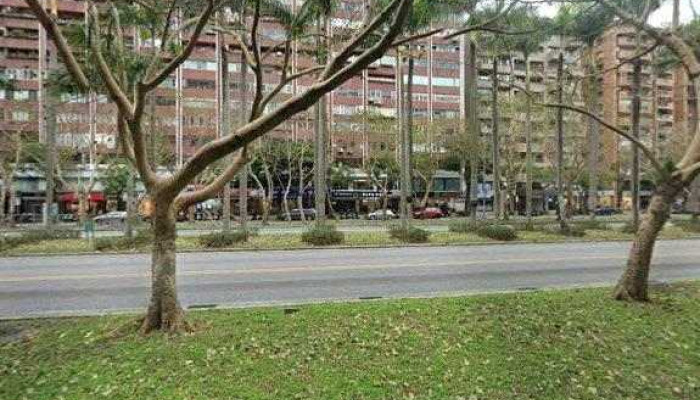 Jia Le Fu Chao Shi Tai Bei Ren Ai Er Dian Jie Jing He 360 Du Quan Jing Zhao - Taipei City, Da’an District