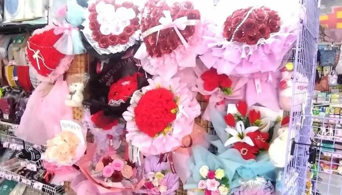 Jin ULi Wu Jin Shi Pin Bai Huo Da Mai Chang Zhang Hua Jin Ma Dian Zui Xin - Changhua County, Changhua City