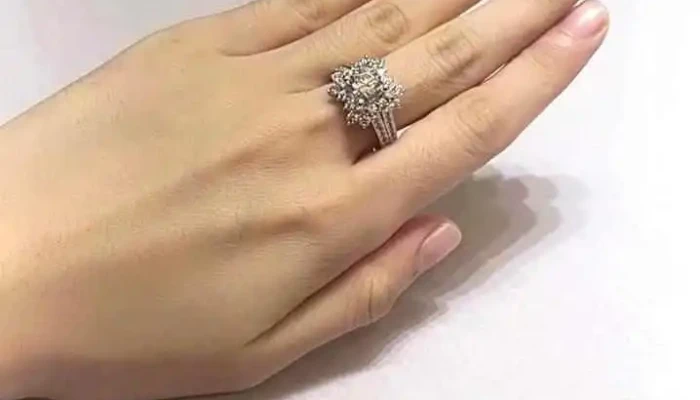 Jing Hua Zuan Shi Yi Lan Luo Dong Dian Hun Jie Dui Jie Zuan Shi Xiang Lian Zuan Jie Shi Pin - Yilan County, Luodong Township