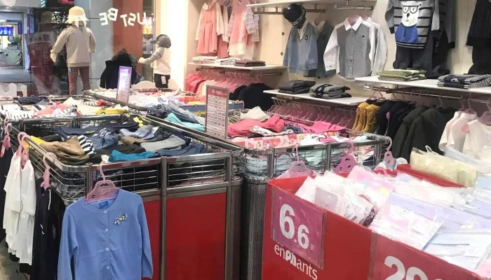 Li Ying Fang  Zhang Hua He Ping Men Shi 婴儿用品店 - Changhua County, Changhua City