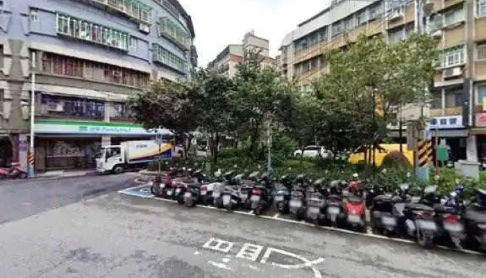 Mei Lian She Ban Qiao Gui Xing Dian Jie Jing He 360 Du Quan Jing Zhao - New Taipei City, Banqiao District