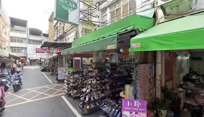 Ping Dong Jing Pin Zhen Pi Bao   Quan Jia Ren De Shi Shang Bao Kuan Jie Jing He 360 Du Quan Jing Zhao - Pingtung County, Pingtung City