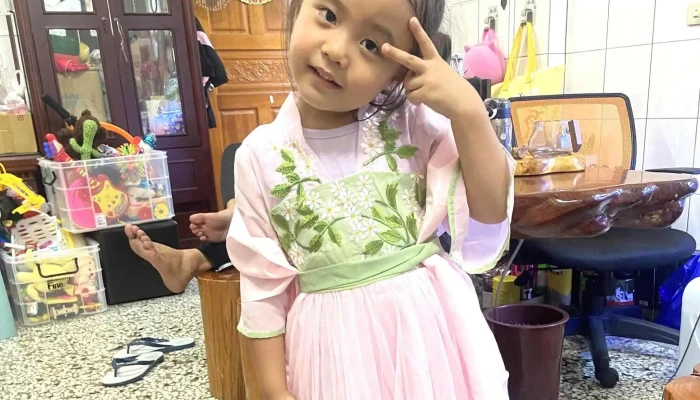Qian Nian Zhi Lian  Han Fu Tai Wan   Tuan Ti Fu Biao Yan Fu Ban Fu Pi Fa Ling Shou 立即開放 - Changhua County, Xihu Township
