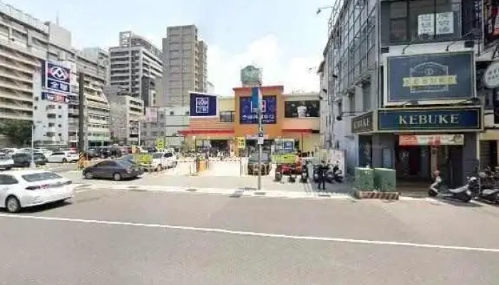 Quan Lian Fu Li Zhong Xin Qian Jin Zi Qiang San Dian Jie Jing He 360 Du Quan Jing Zhao - Kaohsiung City, Qianjin District