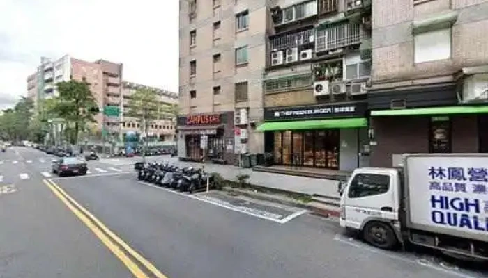 Quan Lian Fu Li Zhong Xin Song Shan Ji Xiang Dian Jie Jing He 360 Du Quan Jing Zhao - Taipei City, Songshan District