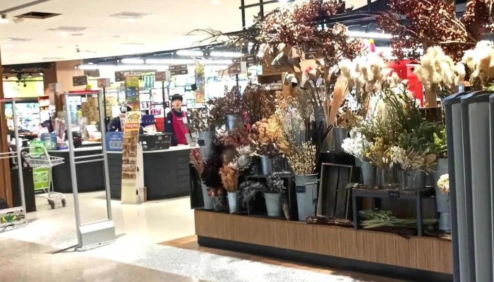 Quan Lian Fu Li Zhong Xin Song Shan Min You Dian 超市 - Taipei City, Songshan District