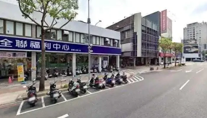 Quan Lian Fu Li Zhong Xin Xin Xing Qi Xian Er Dian Jie Jing He 360 Du Quan Jing Zhao - Kaohsiung City, Sinsing District