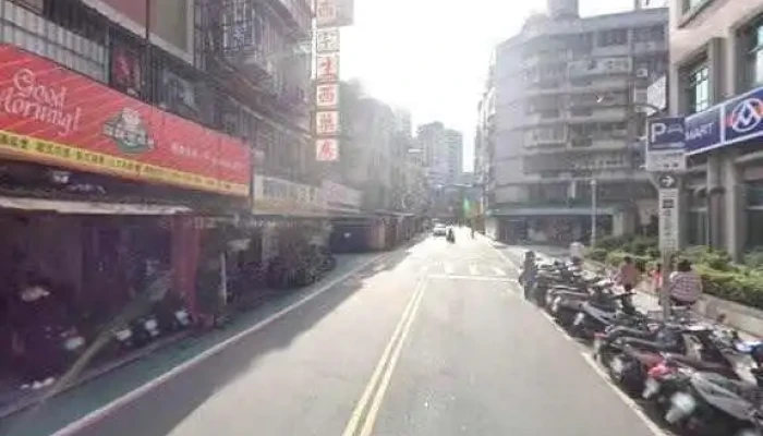 Quan Lian Fu Li Zhong Xin Xin Yi San Xing Jie Jing He 360 Du Quan Jing Zhao - Taipei City, Xinyi District