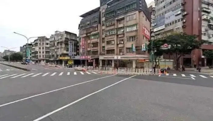 Quan Lian Fu Li Zhong Xin Xin Yi Song Long Jie Jing He 360 Du Quan Jing Zhao - Taipei City, Xinyi District