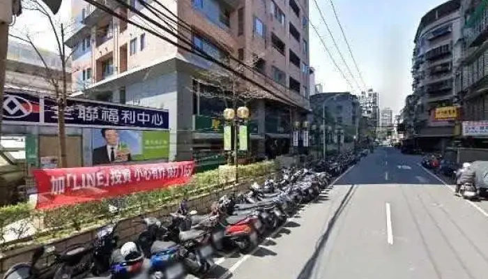 Quan Lian Fu Li Zhong Xin Pxmart Ban Qiao Guang Wu Jie Jing He 360 Du Quan Jing Zhao - New Taipei City, Banqiao District