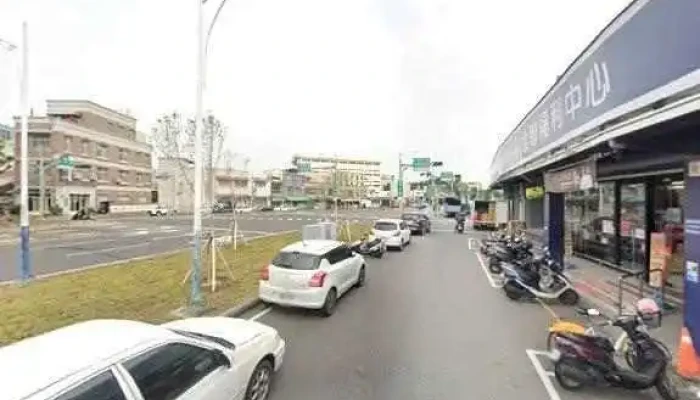 Quan Lian Fu Li Zhong Xin Pxmart Jia Yi You Ai Jie Jing He 360 Du Quan Jing Zhao - Chiayi City, West District