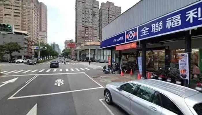 Quan Lian Fu Li Zhong Xin Pxmart San Min Jiu Ru Yi Jie Jing He 360 Du Quan Jing Zhao - Kaohsiung City, Sanmin District