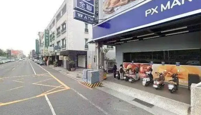 Quan Lian Fu Li Zhong Xin Pxmart Tai Nan Yong Cheng Jie Jing He 360 Du Quan Jing Zhao - Tainan City, South District