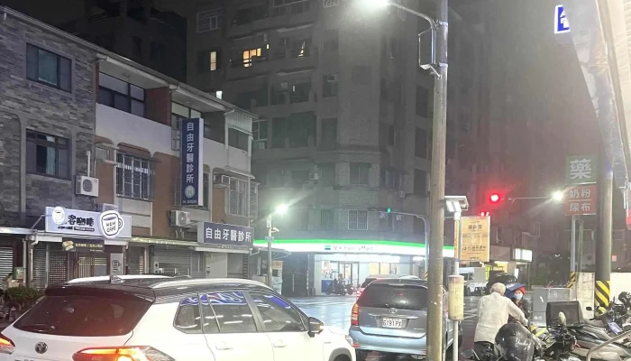 Quan Lian Fu Li Zhong Xin Pxmart Tai Nan Zi You 折扣超市 - Tainan City, East District