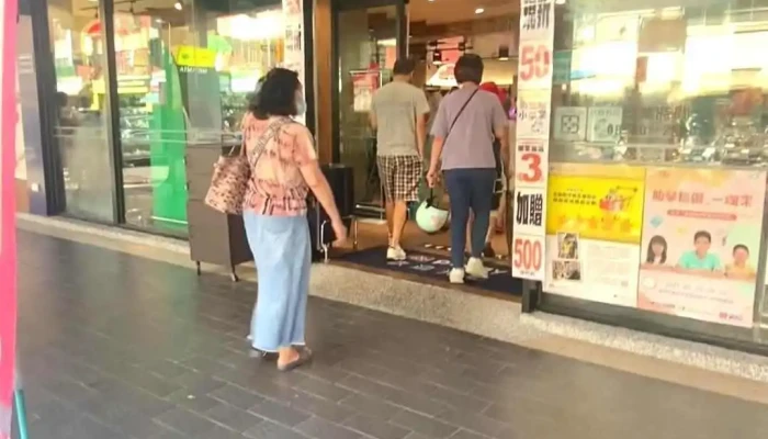 Quan Lian Fu Li Zhong Xin Pxmart Zhong Shan De Hui Shi Pin - Taipei City, Zhongshan District