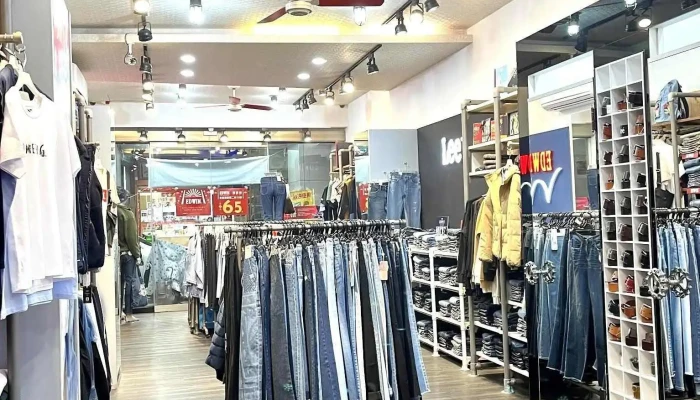 Shang Xin Ge Tuan Ti Fu Lu Gang EdwinleeZhuan Mai Dian Nei Bu - Changhua County, Lukang Township