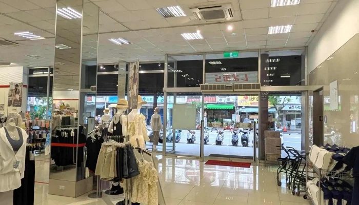 Si Meng Le Yi Lan Xiao She Lu Dian Yilan County Yilan City - Yilan County, Yilan City