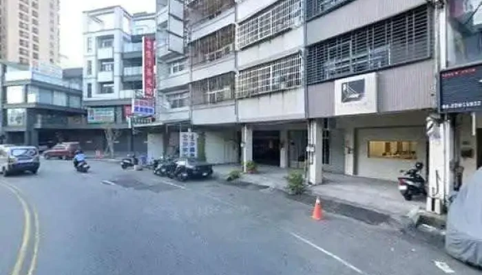 Si Yi Fu Zhuang Tai Zhong Qi Jian Dian Jie Jing He 360 Du Quan Jing Zhao - Taichung City, North District