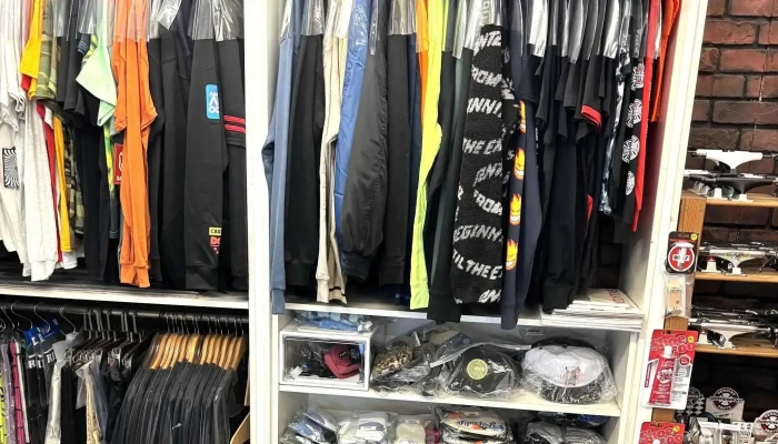 Xing Chen Hua Ban Fu Shi Dian Stardust Skate Shop 目錄 - Pingtung County, Pingtung City