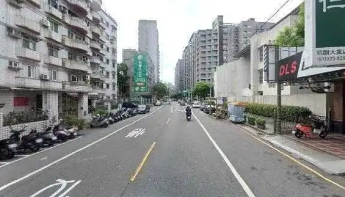 Yan Hua Shu Shi Chao Shi Jie Jing He 360 Du Quan Jing Zhao - Taoyuan City, Taoyuan District