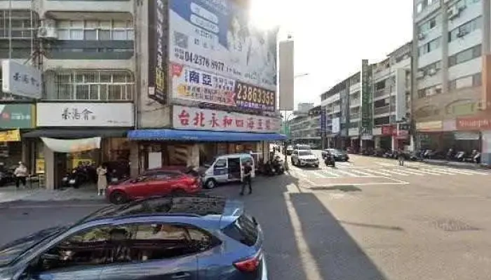 Yi Lei Fu Shi Tai Zhong Mei Cun Dian Jie Jing He 360 Du Quan Jing Zhao - Taichung City, West District