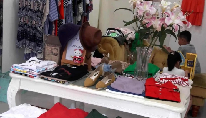 Zi Rou Ri Han Jing Pin 服装店 - Changhua County, Yuanlin City