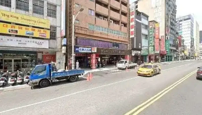 Big King Dong Nan Ya Bai Huo Jin Kou Pi Fa Chao Shi Gao Xiong Dian Jie Jing He 360 Du Quan Jing Zhao - Kaohsiung City, Sanmin District