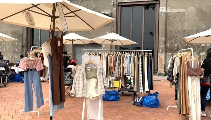 Folie Studio Han Guo Nu Zhuang   Ping Dong Dian Shang Jia Shang Chuan - Pingtung County, Pingtung City