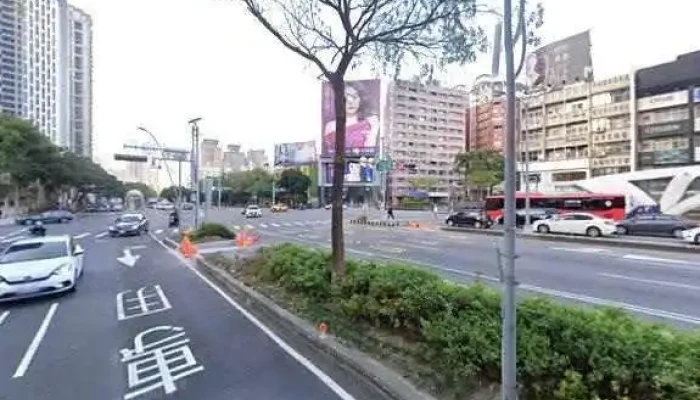 IrooTai Zhong San Yue Dian Jie Jing He 360 Du Quan Jing Zhao - Taichung City, Xitun District