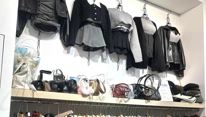 Omoomo -    Dou Liu Nu Zhuang Dou Liu Fu Shi 服装店 - Yunlin County, Douliu City
