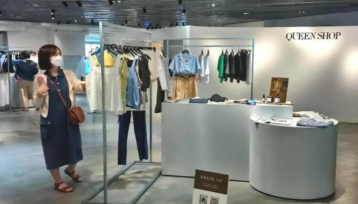 Queen Shop Tai Zhong Xin Shi Dai Men Shi Lian Yi Qun - Taichung City, East District