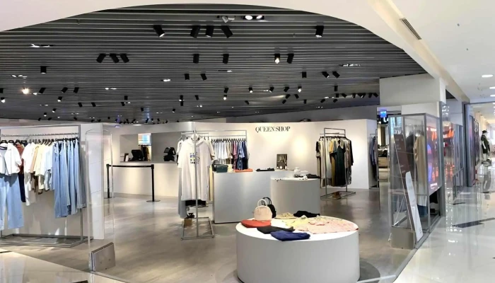 Queen Shop Tai Zhong Xin Shi Dai Men Shi Nei Bu - Taichung City, East District