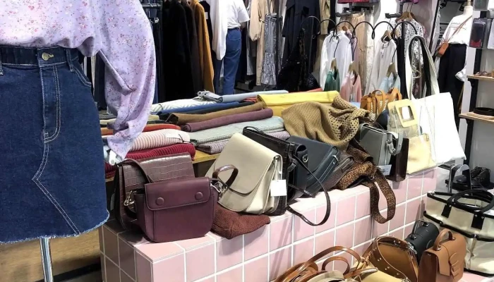 Roomee服饰店 - 台南市