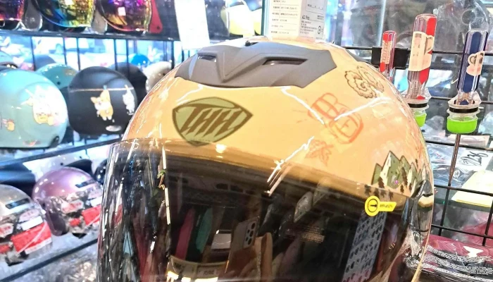 S236Qi Shi Yong Pin Gai Zhuang Fan Shou Dian 帽子专卖店 - Yilan County, Yilan City
