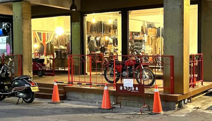 Thurs 台中店 - Taichung City, East District