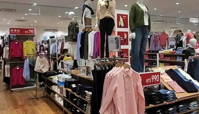 Uniqlo -  Shi Pin - Taichung City, Xitun District
