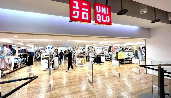 Uniqlo Tai Zhong Da Lu Ge Xin Shi Dai Gou Wu Zhong Xin Dian Quan Bu - Taichung City, East District