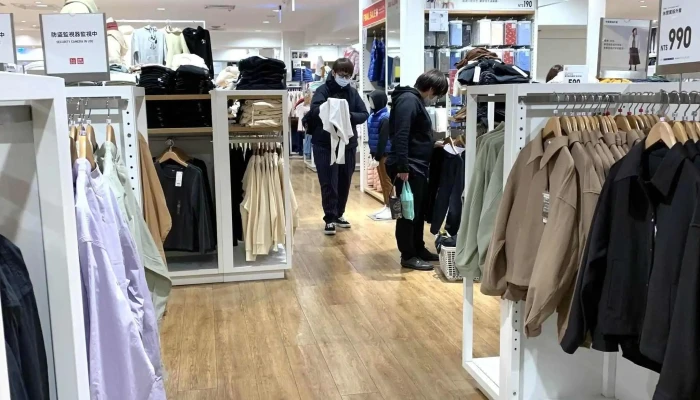 Uniqlo Tai Zhong Da Lu Ge Xin Shi Dai Gou Wu Zhong Xin Dian 促銷 - Taichung City, East District