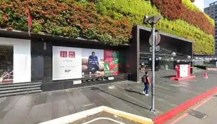 Uniqlo Tai Zhong Qin Mei Cheng Pin Lu Yuan Dao Dian Jie Jing He 360 Du Quan Jing Zhao - Taichung City, West District