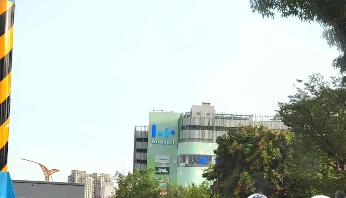 Uniqlo Tai Zhong Qin Mei Cheng Pin Lu Yuan Dao Dian 號碼 - Taichung City, West District