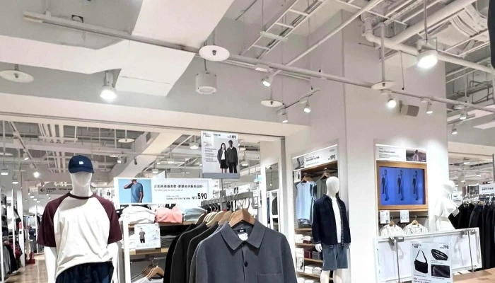 Uniqlo Tai Zhong Qin Mei Cheng Pin Lu Yuan Dao Dian 評論 - Taichung City, West District